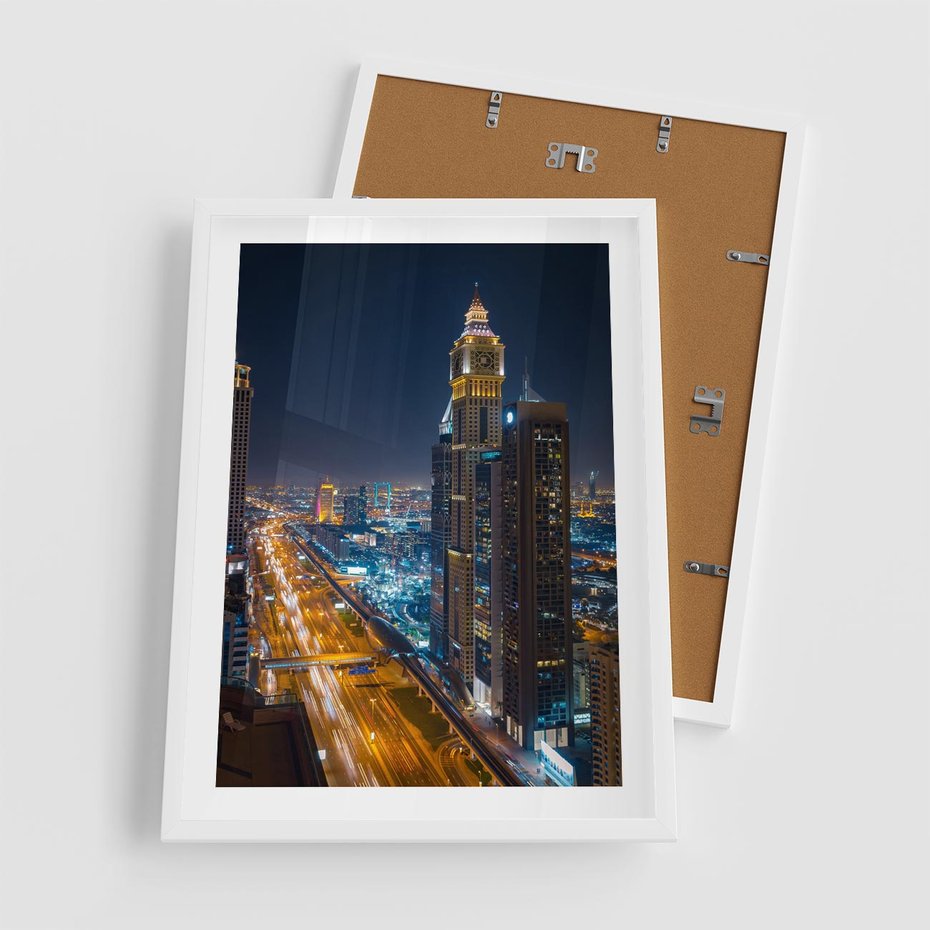 Plakat w ramie 50x70 - Nocna magia - miasto, noc - rama biała