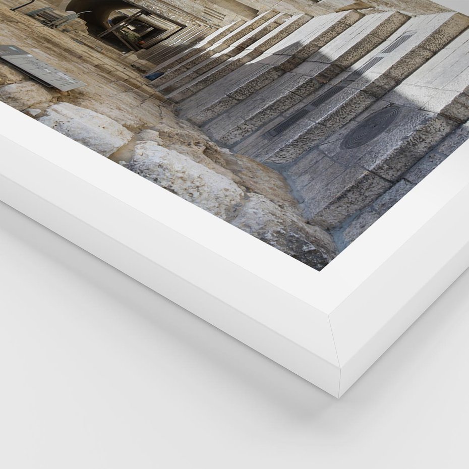 Plakat w ramie 40x50 - Urok uliczki: perspektywa miasta - uliczka, perspektywa - rama biała