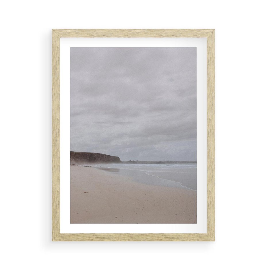 Plakat w ramie 50x70 - Mglista plaża - plaża, mgła - rama drewno