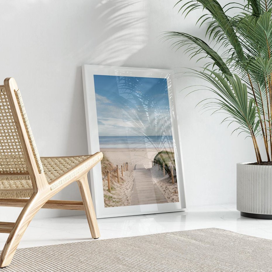 Plakat w ramie 50x70 - Plażowy pomost - plaża, pomost - rama biała