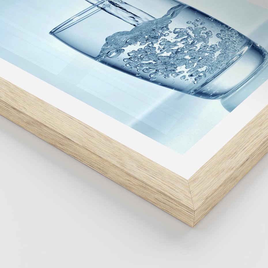 Plakat w ramie 30x40 - Chłodząca szklanka wody - szklanka, wody - rama drewno