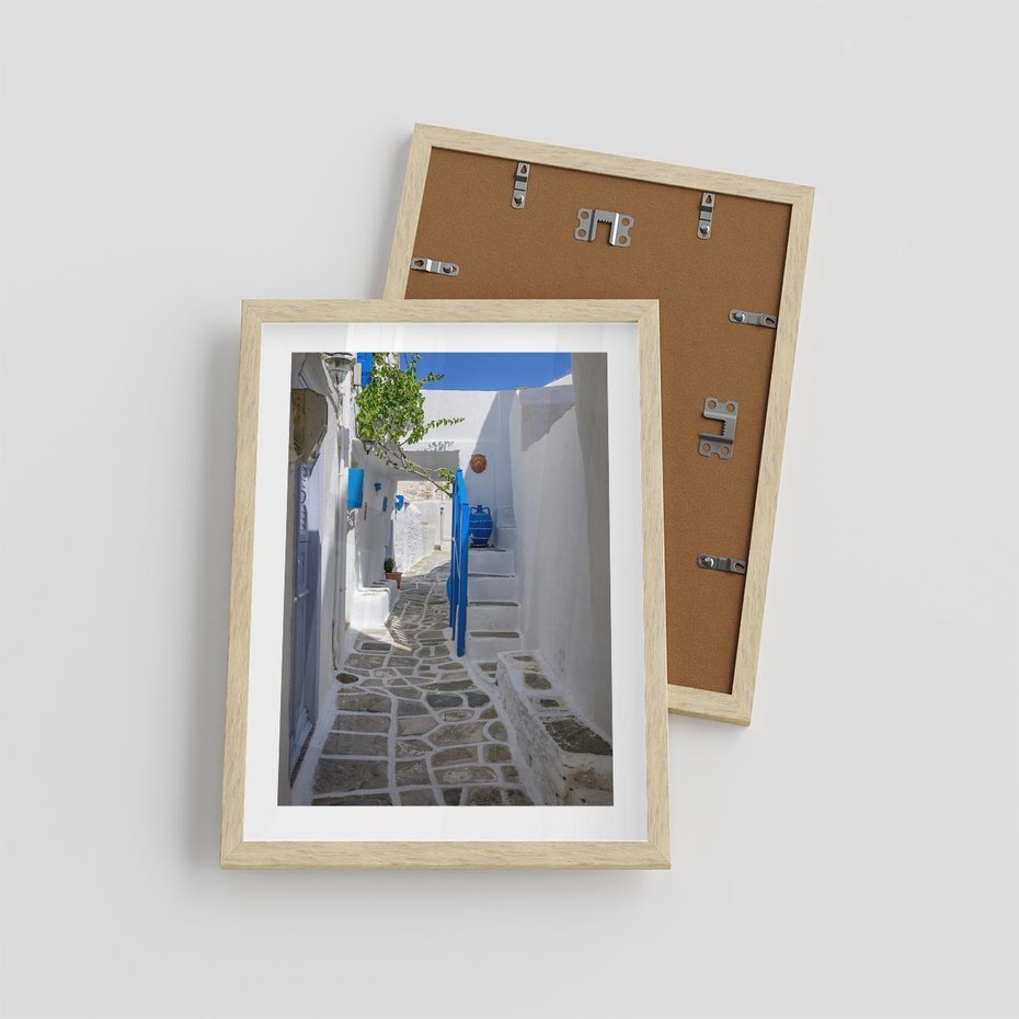 Plakat w ramie 30x40 - Uroki Santorini: Perspektywiczna Uliczka - uliczka, perspektywa - rama drewno