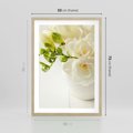 Plakat w ramie 50x70 - Subtelność białych frezji - frezja, białe - rama drewno