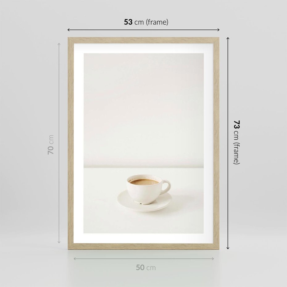 Plakat w ramie 50x70 - Kawa w Prostocie - kawa w filizance, białe tłó - rama drewno