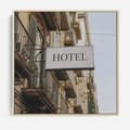 Obraz w ramie 80x80 - Magiczne Spacery - hotel, uliczka - rama drewno