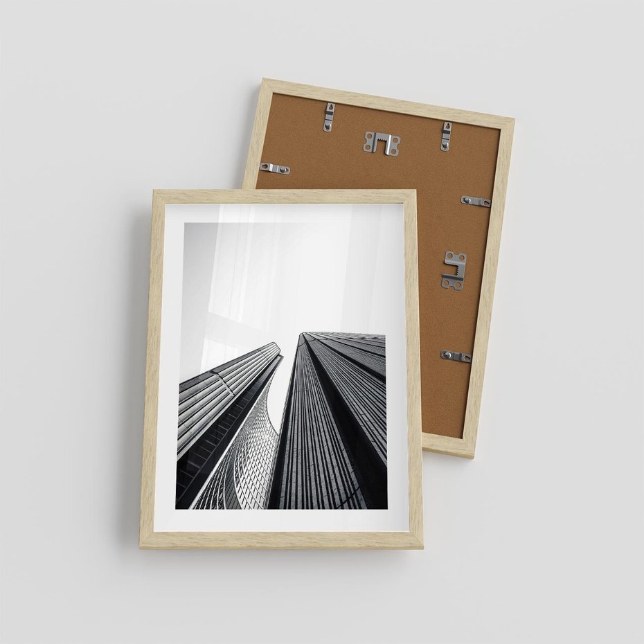Plakat w ramie 30x40 - Monochromatyczna Wizja - architektura, wysoki wieżowiec - rama drewno