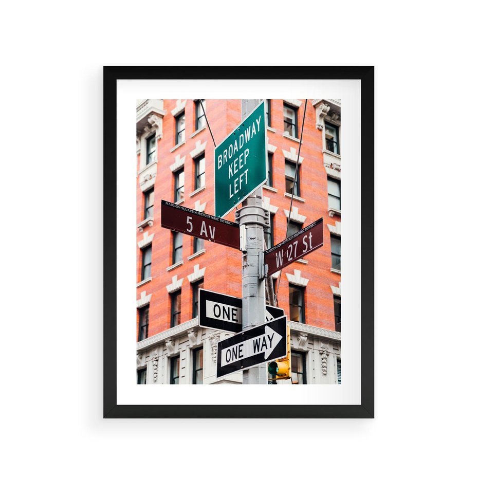 Plakat w ramie 30x40 - Namiastka wielkiego miasta - Nowy Jork, drogowskaz - rama czarna