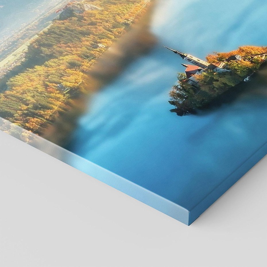 Obraz na płótnie 50x70 - Zamek pośrodku jeziora - jezioro, góry