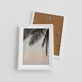 Plakat w ramie 30x40 - Tropikalna Harmonia - palmy na tle nieba - rama biała