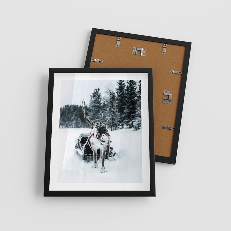 Plakat w ramie 40x50 - Świąteczna Przygoda - renifer, śnieg - rama czarna
