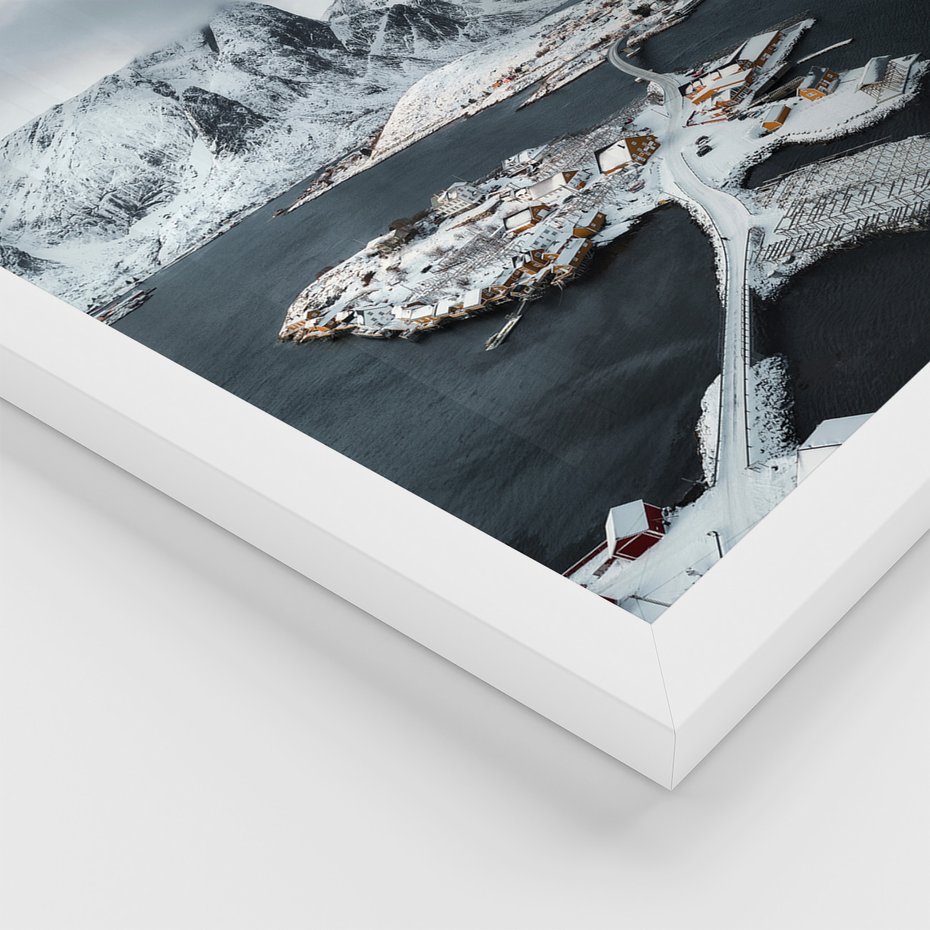 Zestaw obrazy w ramie 50x70 galeria - Norwegia, skandynawski, domek, góry - rama biała