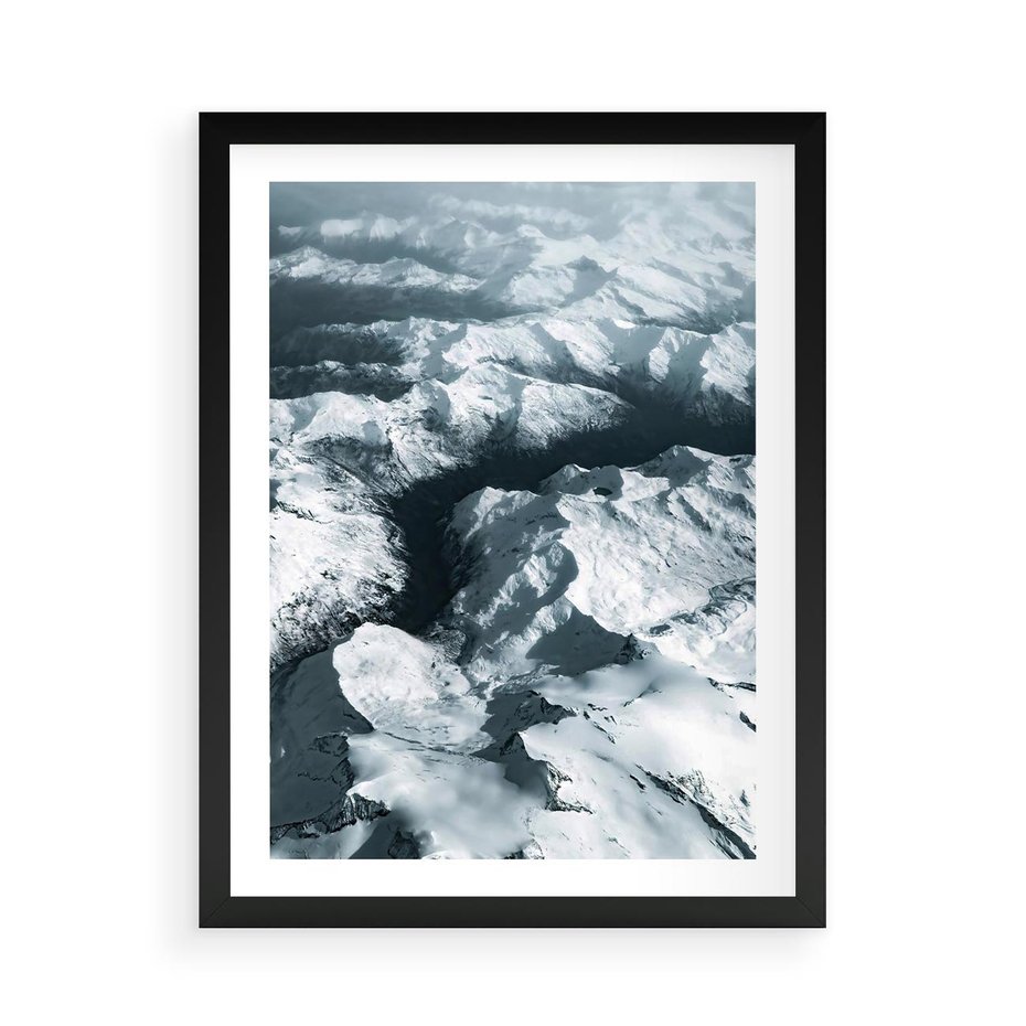 Plakat w ramie 50x70 - Ośnieżone Szczyty z Wysoka - ośnieżone szczyt górskie, zdjęcie z lotu ptaka - rama czarna