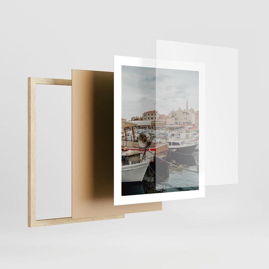 Plakat w ramie 40x50 - Malowniczy Krajobraz Morski - morze, łódki - rama drewno