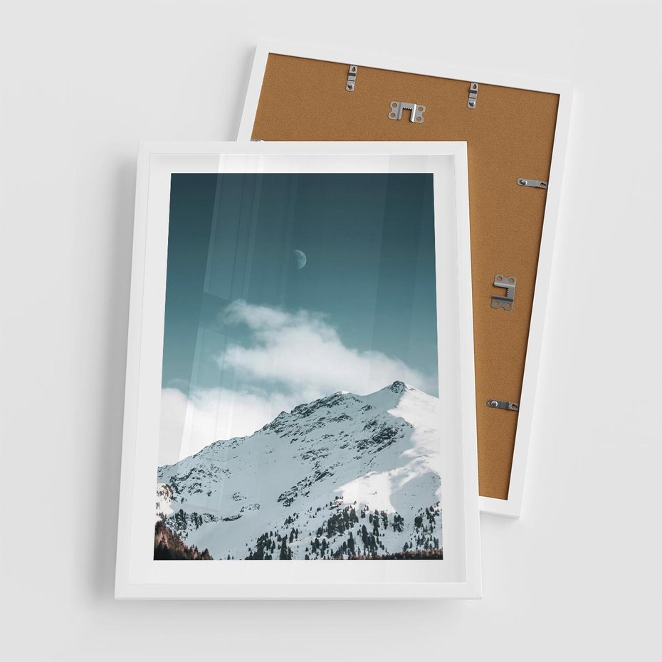 Plakat w ramie 50x70 - Nocna Magia w Górach - fotografia, śnieg - rama biała