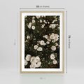 Plakat w ramie 50x70 - Czyste Piękno - białe kwiaty, białe róże - rama drewno