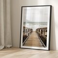 Plakat w ramie 30x40 - Morze i drewniany pomost - morze, pomost - rama czarna