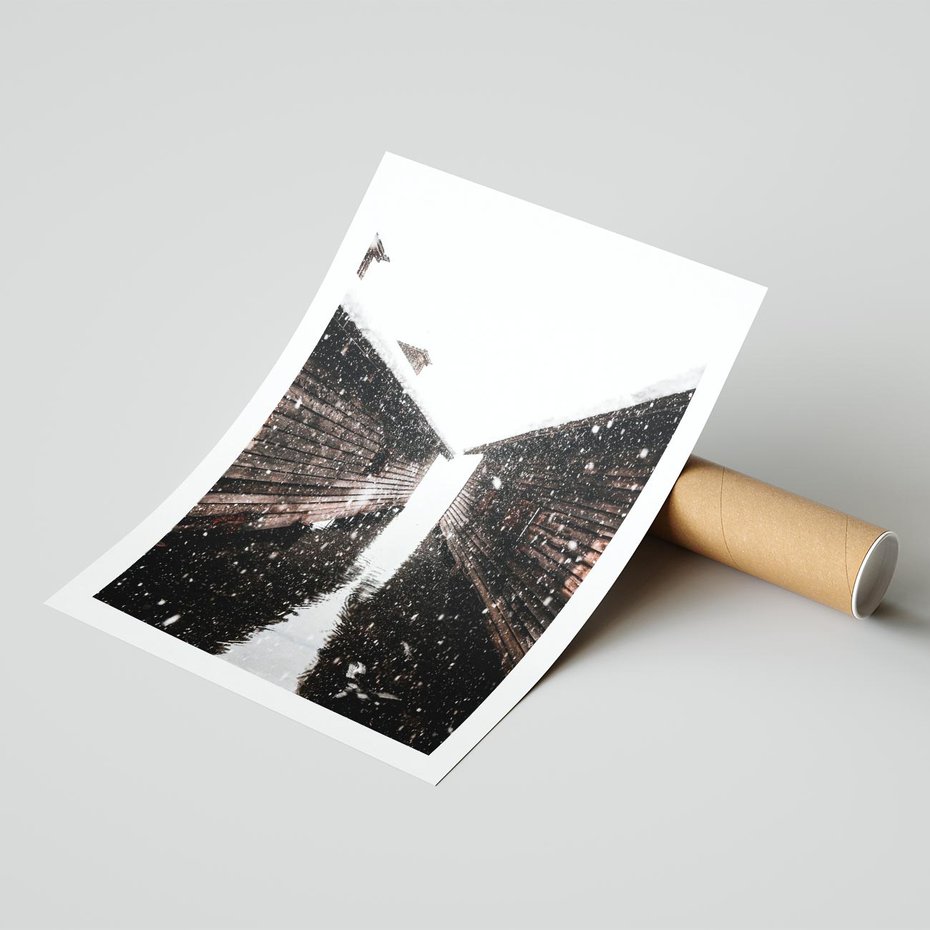 Plakat bez ramy 30x40 - Spadający Śnieg - domek górski, w zimie