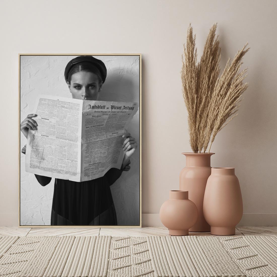 Obraz w ramie 50x70 - Nowe Wiadomości - retro zdjęcie, czarno białe - rama drewno