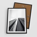 Plakat w ramie 50x70 - Monochromatyczna Wizja - architektura, wysoki wieżowiec - rama czarna