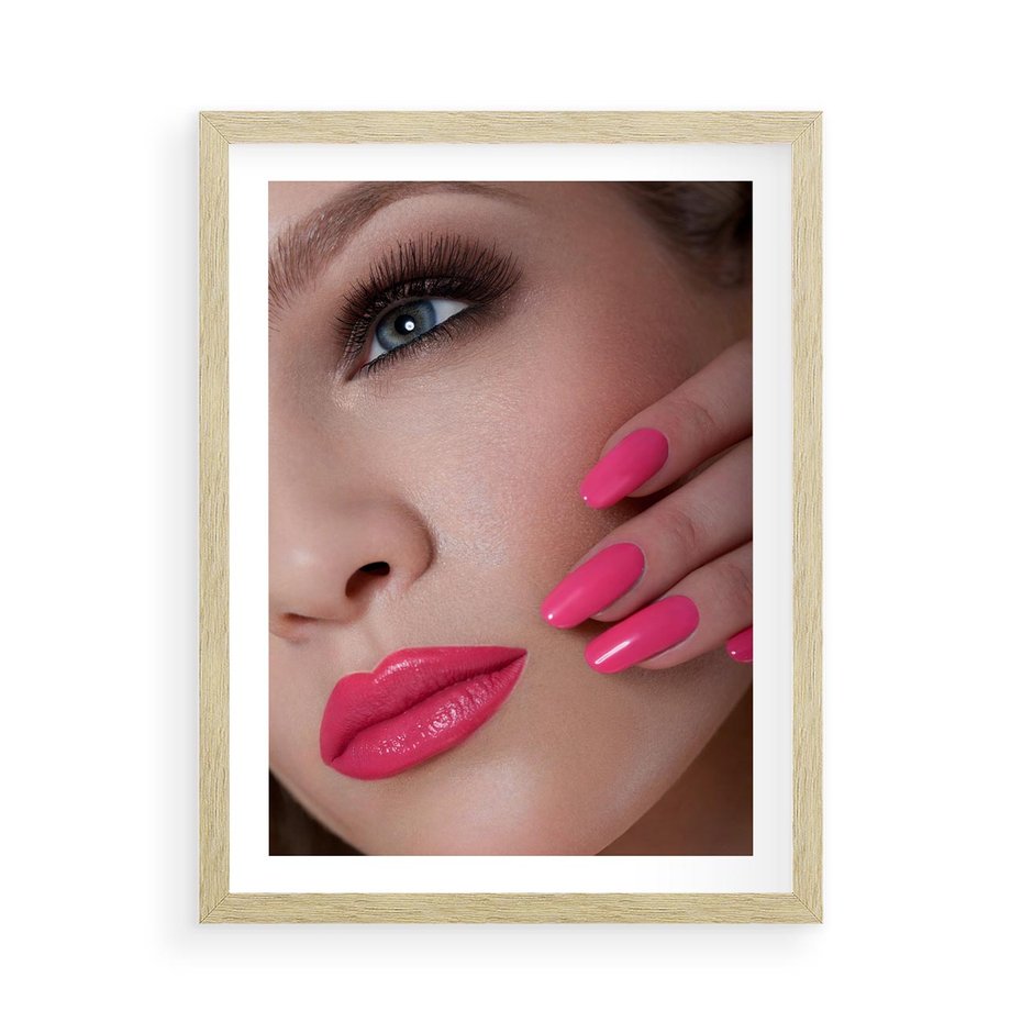 Plakat w ramie 50x70 - Usta, manicure, spa: kobieca harmonia - usta, manicure - rama drewno