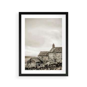 Plakat w ramie 50x70 - Kamienny Dom w Odcieniach Sepii - stary kamienny dom, odcienie sepii - rama czarna