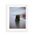 Plakat w ramie 40x50 - Północna Dzikość: Skaliste Klify nad Morzem - skały, klify - rama biała