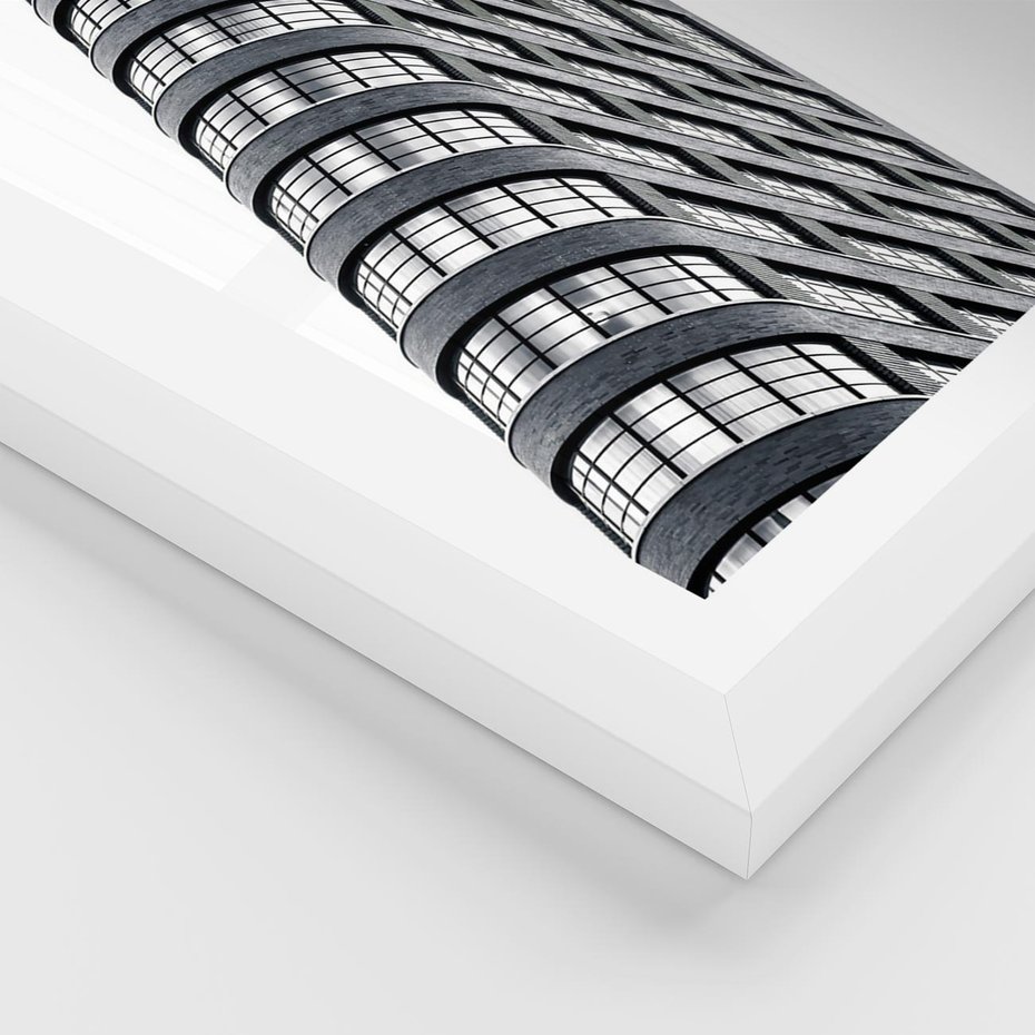 Plakat w ramie 30x40 - Wieżowiec na Monochromatycznym Obrazie - architektura, wieżowiec - rama biała