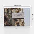 Obraz w ramie 120x80 - Magiczne Spacery - hotel, uliczka - rama biała