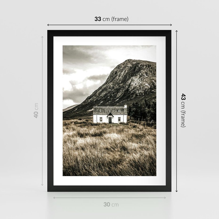 Plakat w ramie 30x40 - Biały Domek w Sepii: Wiejski Urok - domek w górach, kolory sepii - rama czarna