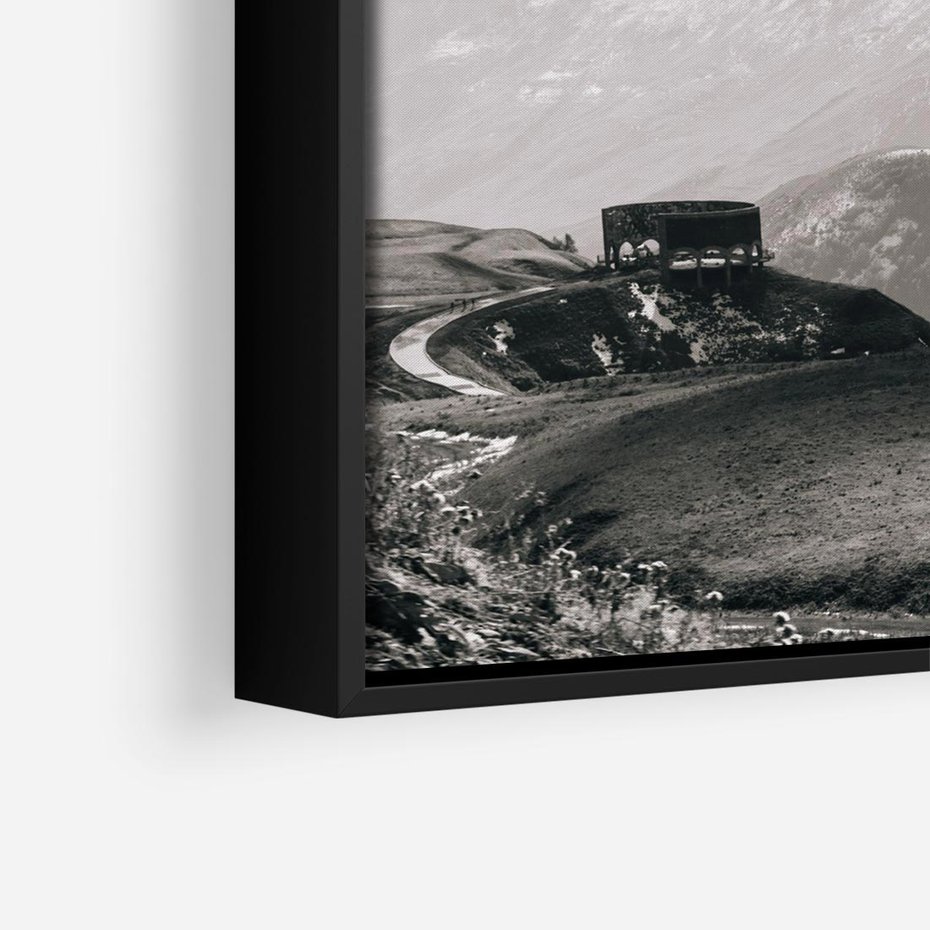 Obraz w ramie 50x50 - Wzgórza w Bieli - górski krajobraz, punkt widokowy - rama czarna