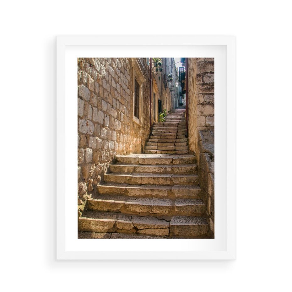 Plakat w ramie 40x50 - Uliczka: perspektywa miejskiego krajobrazu - uliczka, perspektywa - rama biała