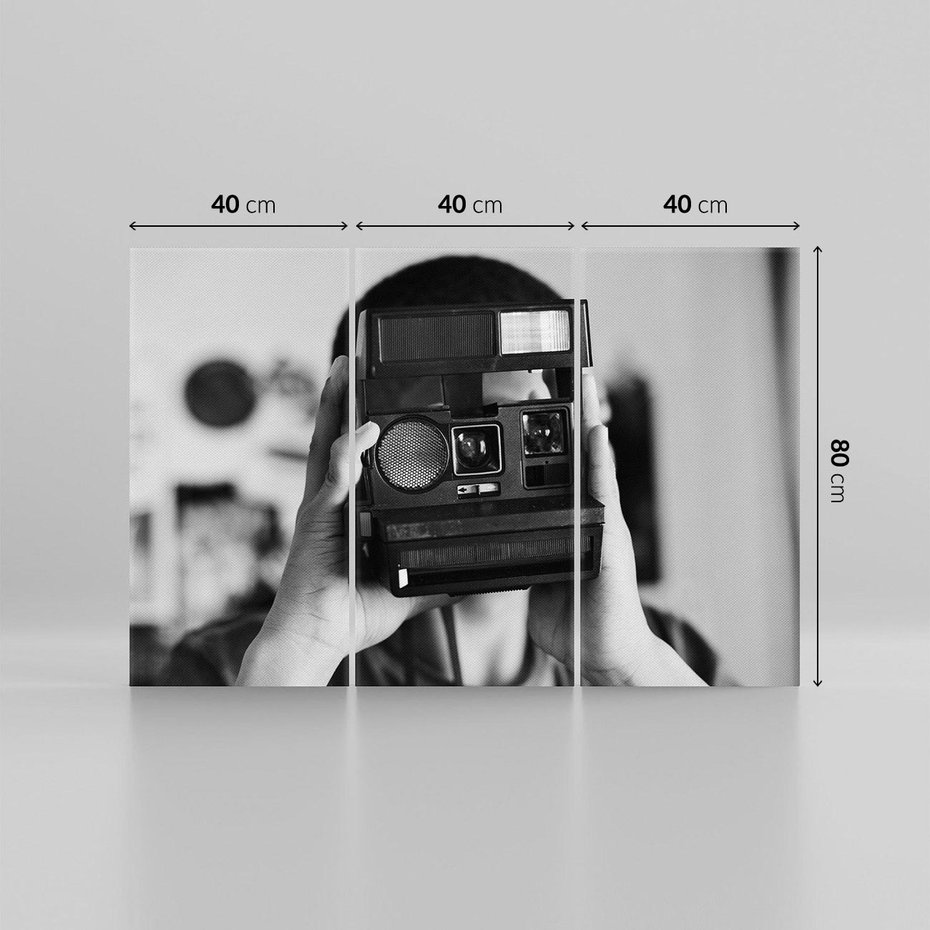 Obraz na płótnie 120x80 - Mężczyzna za Aparatem - czarno białe zdjęcie, portret