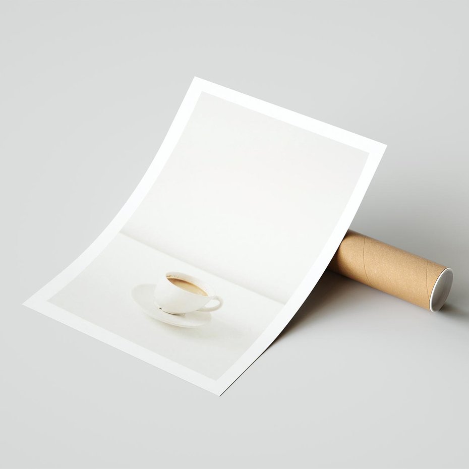 Plakat bez ramy 50x70 - Kawa w Prostocie - kawa w filizance, białe tłó