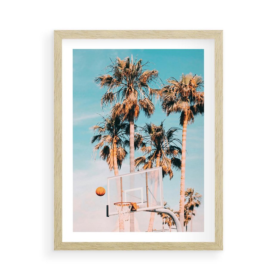 Plakat w ramie 50x70 - Egzotyczna Koszykówka - palmy na tle nieba, koszykówka - rama drewno