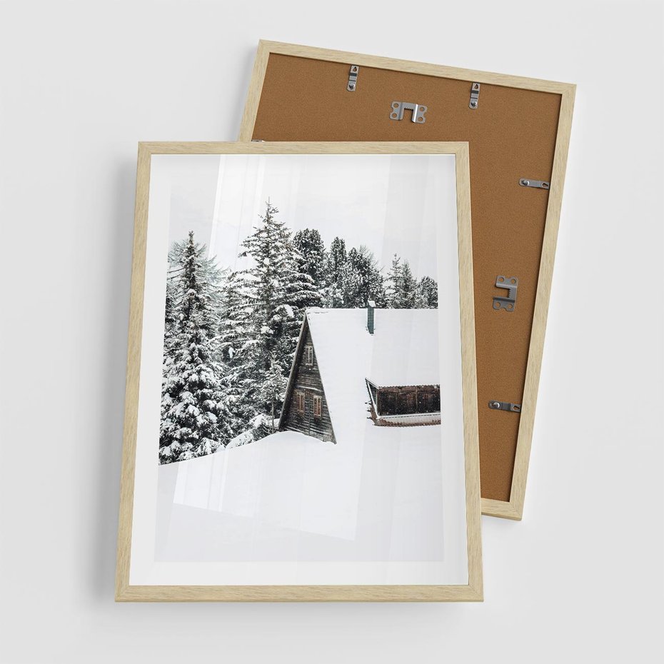 Plakat w ramie 50x70 - Zimowy Urok - śnieg, domek w górach - rama drewno