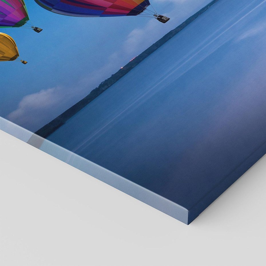 Obraz na płótnie 120x80 - Latarnia morska z balonami nad morzem - latarnia, morska