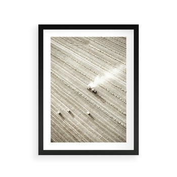 Plakat w ramie 40x50 - Pole i Żniwa na Malowniczym Zdjęciu - pole, traktor - rama czarna