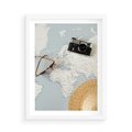 Plakat w ramie 50x70 - Świat w Kadrze - mapa, aparat - rama biała