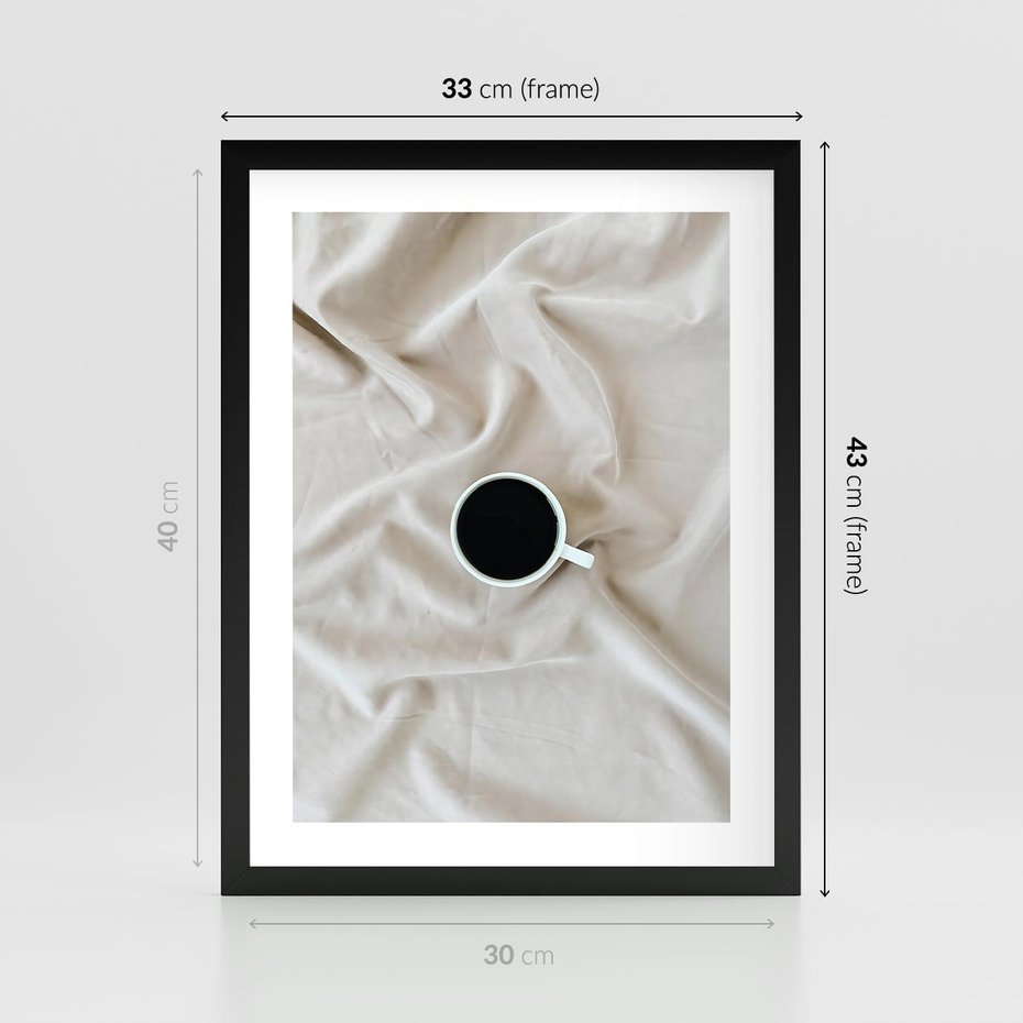 Plakat w ramie 30x40 - Poranek z Kawą - kawa filiżanka w białej pościeli - rama czarna