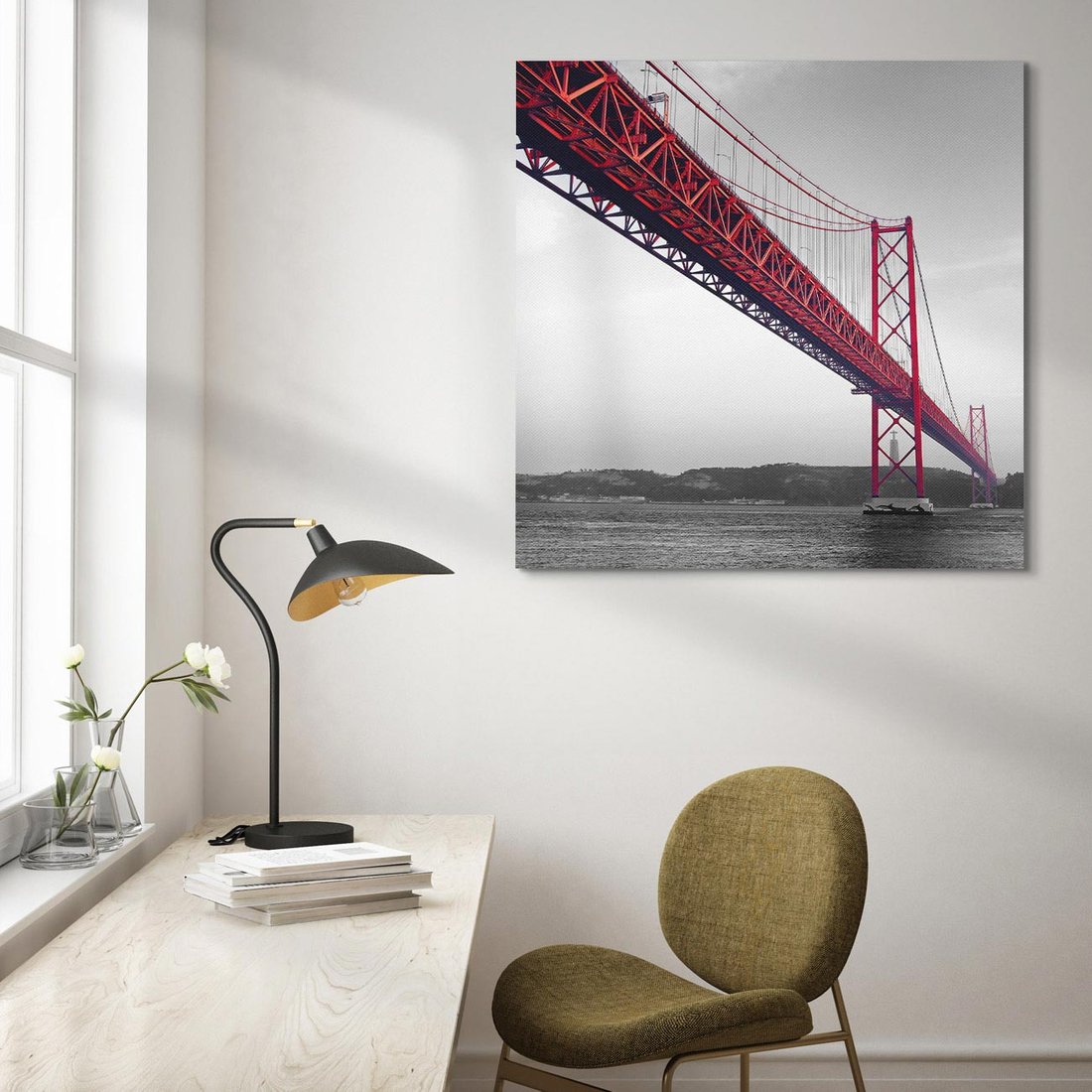 Obraz na płótnie 80x80 - Majestatyczny Most - czarno biała fotografia, czerwony stalowy most nad rzeką