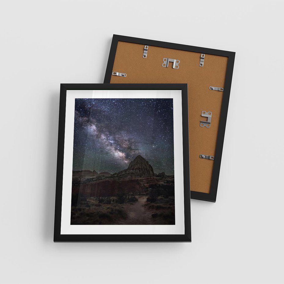 Plakat w ramie 40x50 - Gwiaździsta Noc na Pustyni - noc na pustyni, gwiździste niebo - rama czarna