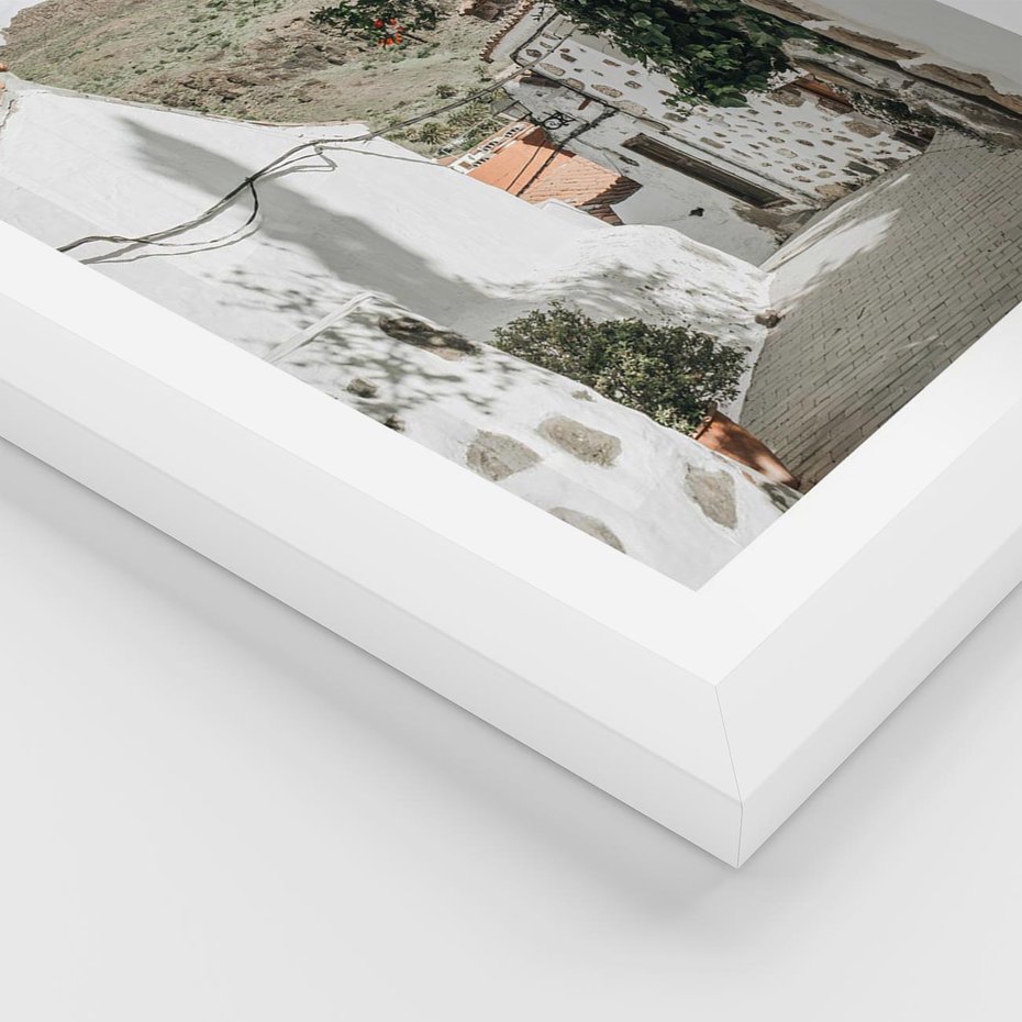 Plakat w ramie 30x40 - Południe Europy - śródziemnomorski krajobraz, uliczka we włoszech - rama biała