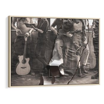 Obraz w ramie 70x50 - Dźwięki Minionej Ery - postarzona fotografia retro, podarta fotografia - rama drewno