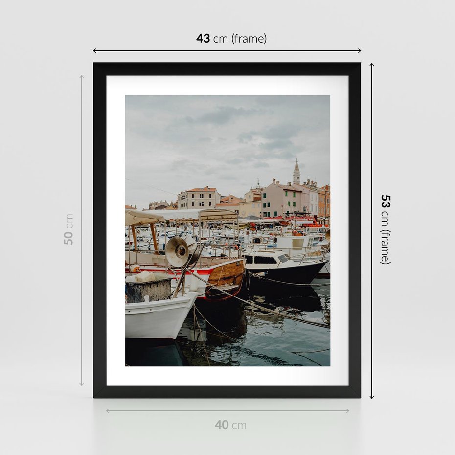 Plakat w ramie 40x50 - Malowniczy Krajobraz Morski - morze, łódki - rama czarna
