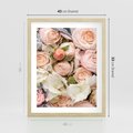 Plakat w ramie 40x50 - Kwiatowy Rarytas: Róże w Herbacianym Zbliżeniu - kwiaty, herbaciane - rama drewno