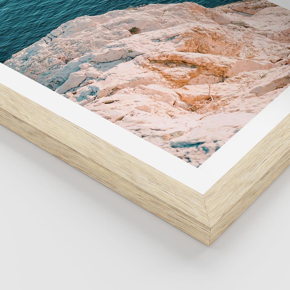 Plakat w ramie 40x50 - Klifowy Horyzont: Brzeg Morza - brzeg morza, klify - rama drewno