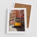 Plakat w ramie 50x70 - Urok tramwaju w Lizbonie - Lizbona, tramwaj - rama biała
