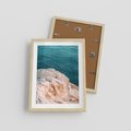 Plakat w ramie 30x40 - Klifowy Horyzont: Brzeg Morza - brzeg morza, klify - rama drewno