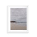 Plakat w ramie 30x40 - Mglista plaża - plaża, mgła - rama biała