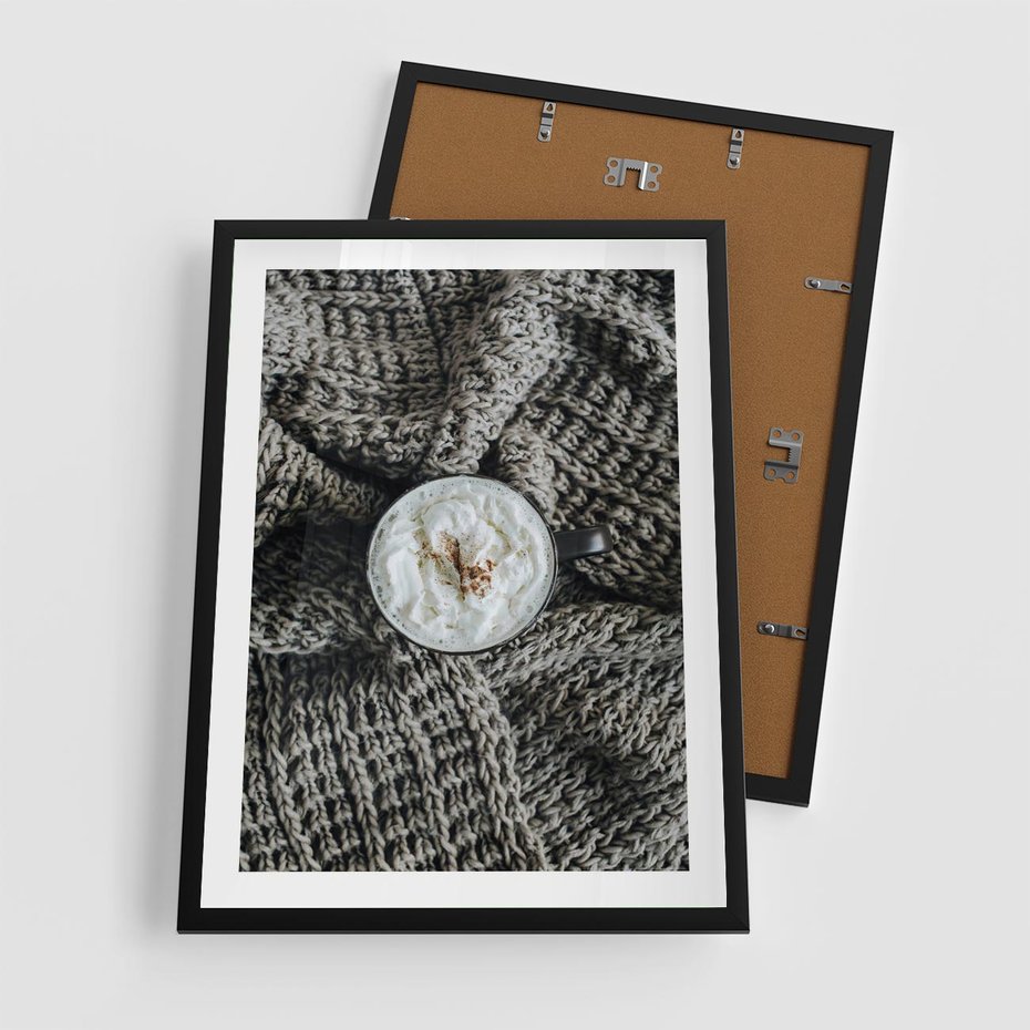 Plakat w ramie 50x70 - Relaks z Kawą i Kocem - ciepły wełniany koc, kawa z bitą śmietaną - rama czarna